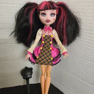 ❤ G1 Monster High Forbitten Love Draculaura with brush